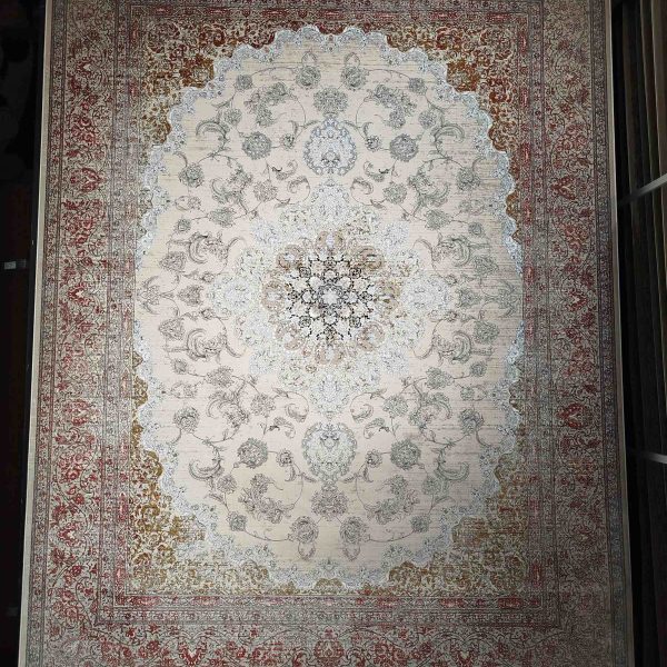 فرش ماشینی خاطره کویر کاشان-کد طرح 3102-رنگ کرم صدفی حاشیه قرمز-1200شانه-3600تراکم